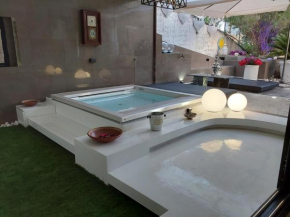 Last minute Garden and jacuzzi,the most gorgeus !adult only